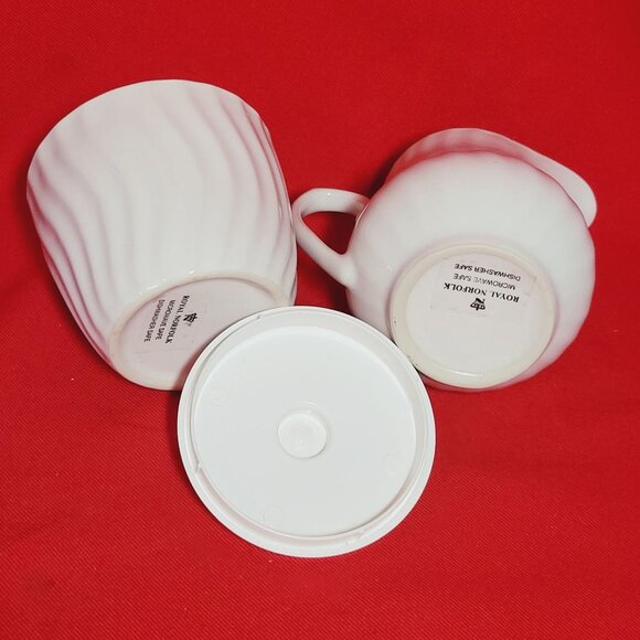 Vintage Royal Norfolk Porcelain Sugar and Creamer Set Embossed Swirls - Picture 4 of 10